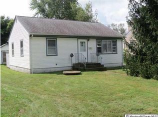 3 Lakeside Dr, Englishtown, NJ 07726