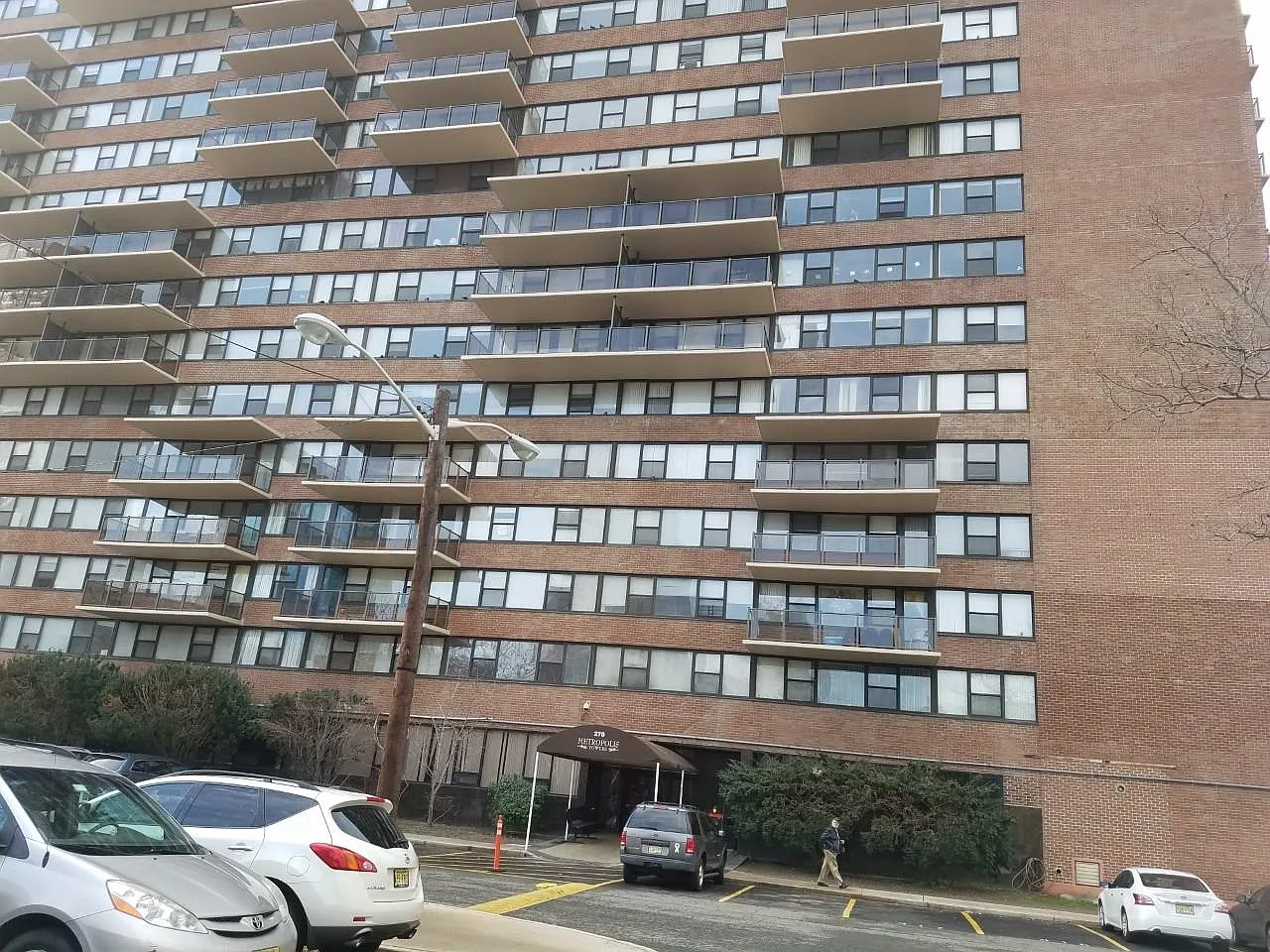 Metropolis Towers Apartme — Photo 1