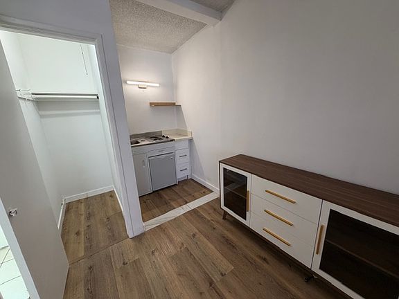 3rd image of 1249 Brockton Ave #8