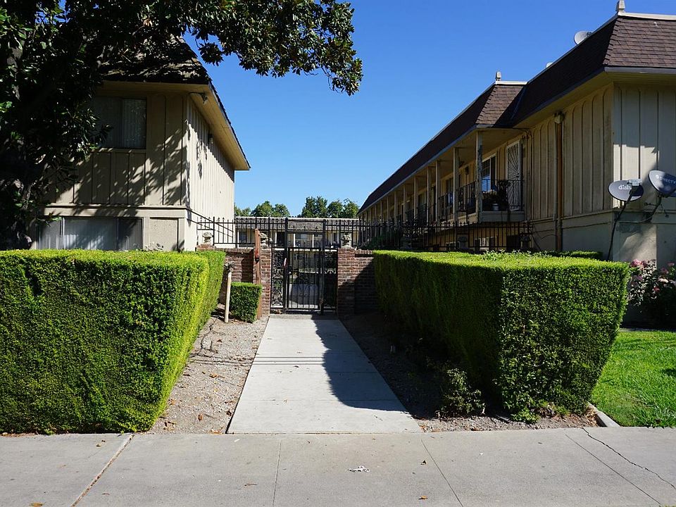 1st image of 2421 Country Club Blvd APT 30
