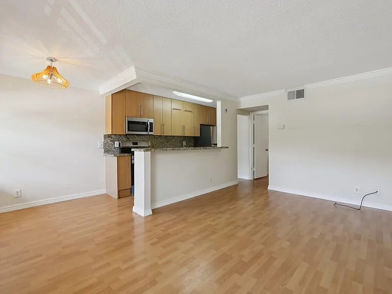 1125 NE 16th Pl #205 — Photo 14