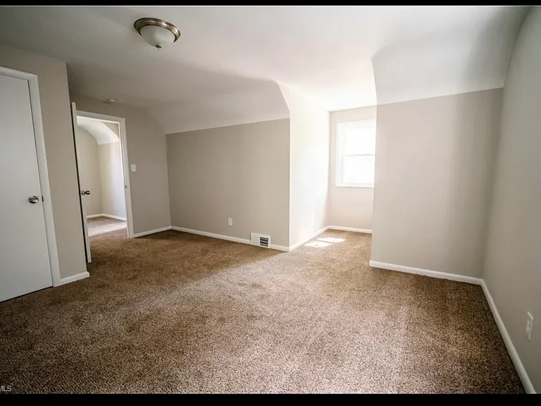 836 Nela View Rd — Photo 9