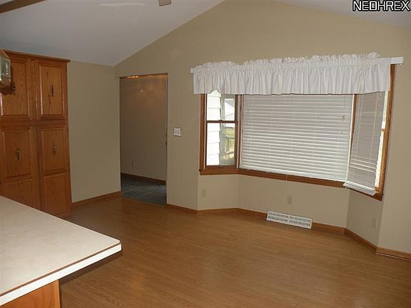 3rd image of 121 Terrace Dr