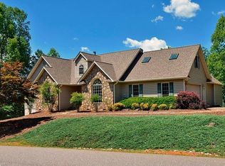 155 Hawks Nest Trl, Lake Lure, NC 28746