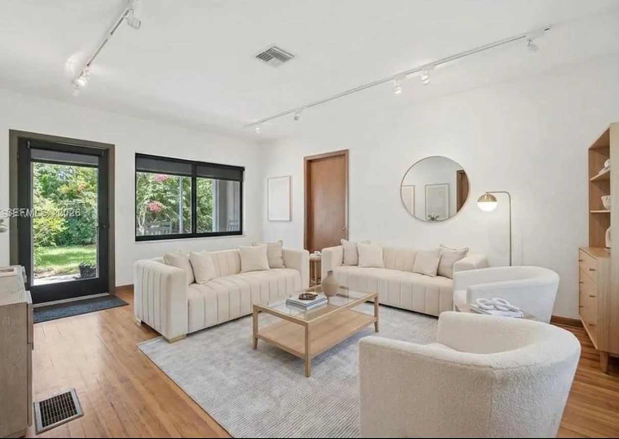 3 bed, 1810 sqft, $11,000 — Photo 2