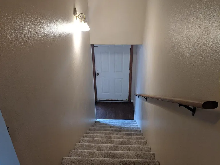 260 Edith Way — Photo 5