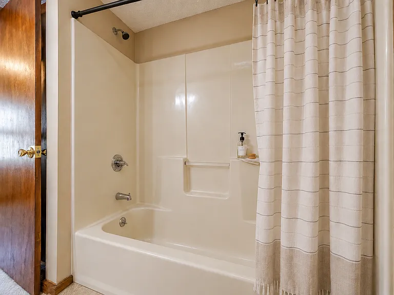 Fitchville Inn Apts. — Photo 7