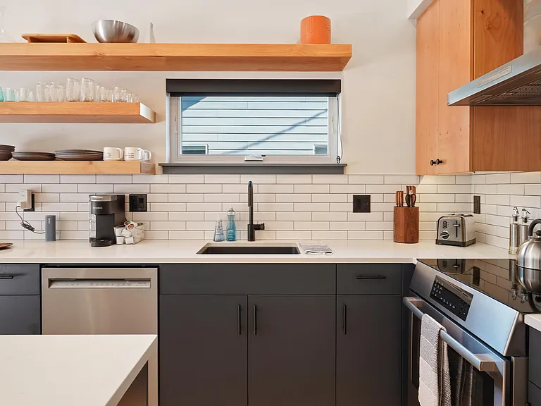 36 SW Roosevelt Ave — Photo 14