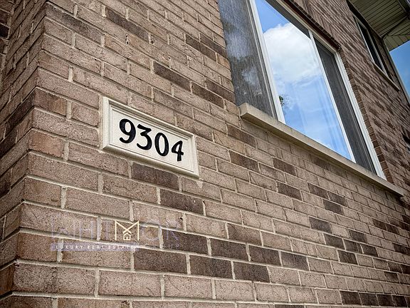 3rd image of 9304 S Paxton Ave