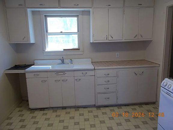 4th image of 670 E 7th Ave