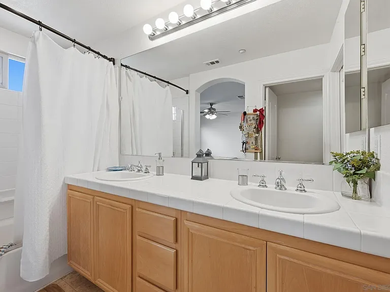 237 Marquette Ave — Photo 28