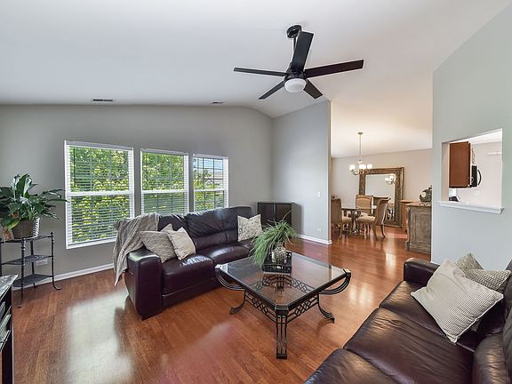 4th image of 3187 Bromley Ln