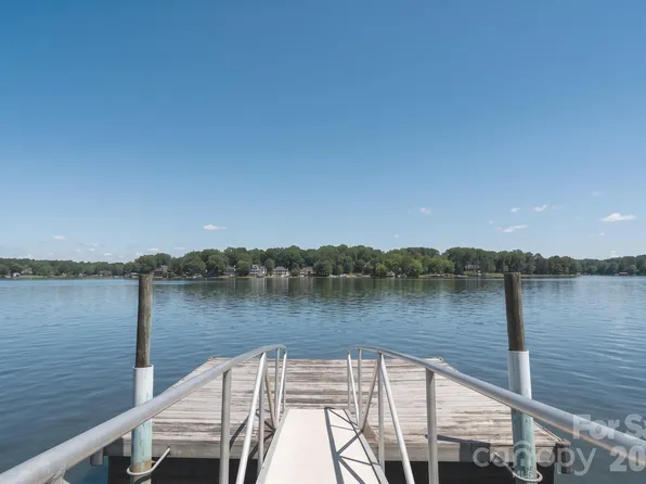 567 Canvasback Rd, Mooresville, NC 28117