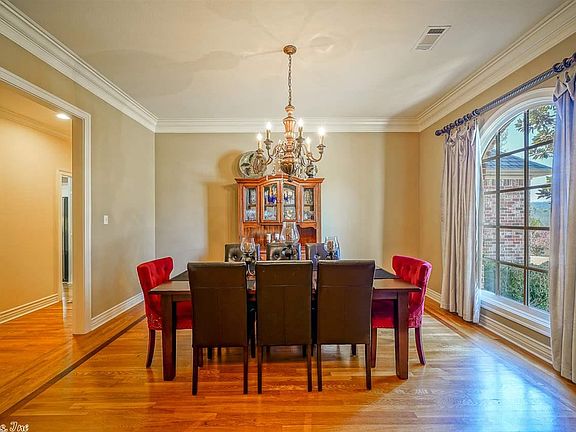 5th image of 215 Oakshores Cir