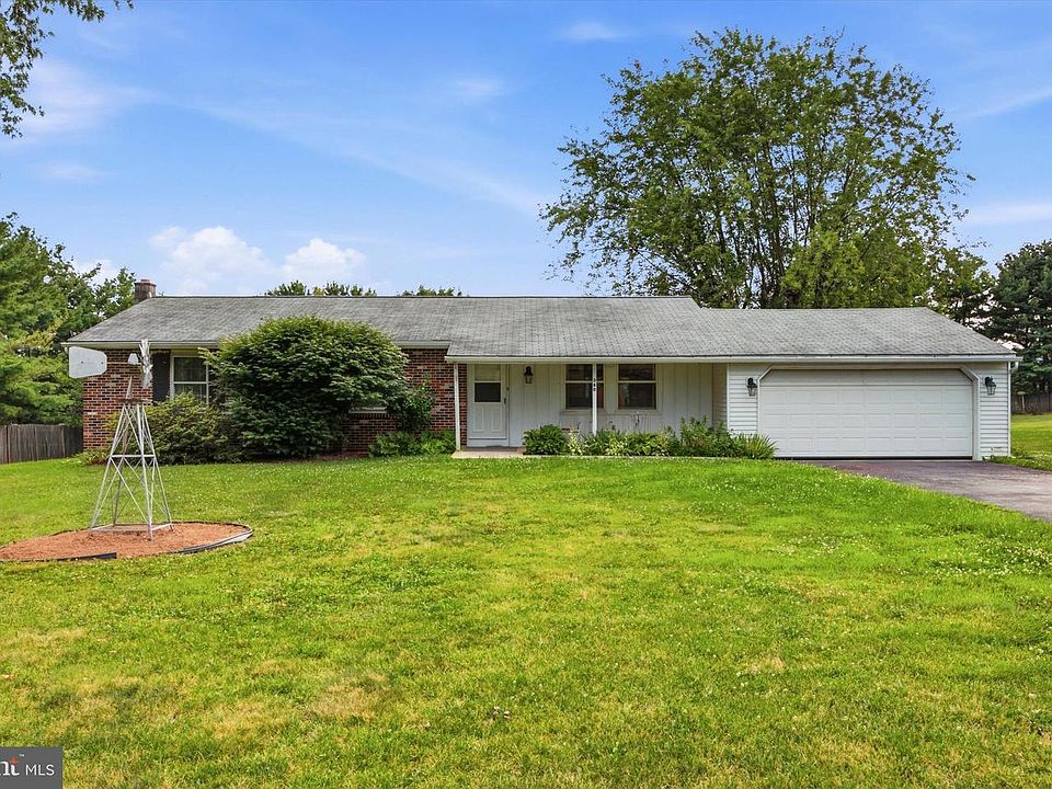 1st image of 360 Oak Dr