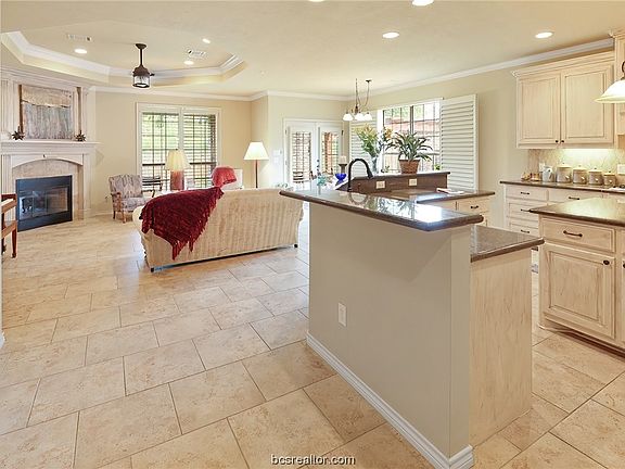 4th image of 2211 Ironwood Dr
