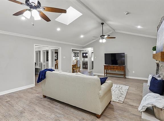 4th image of 1902 Woodstock Dr