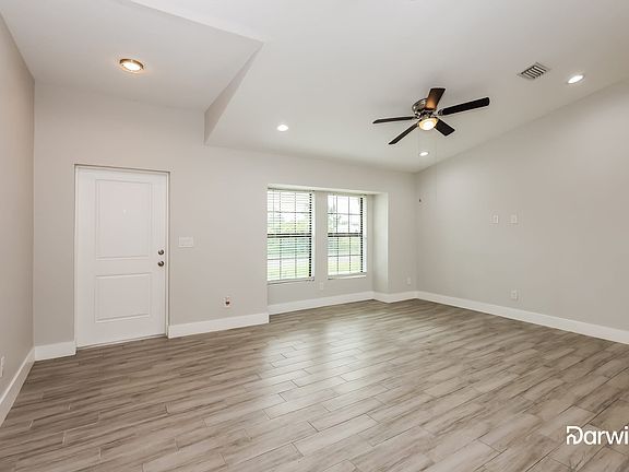 5th image of 524 Lone Star Ln