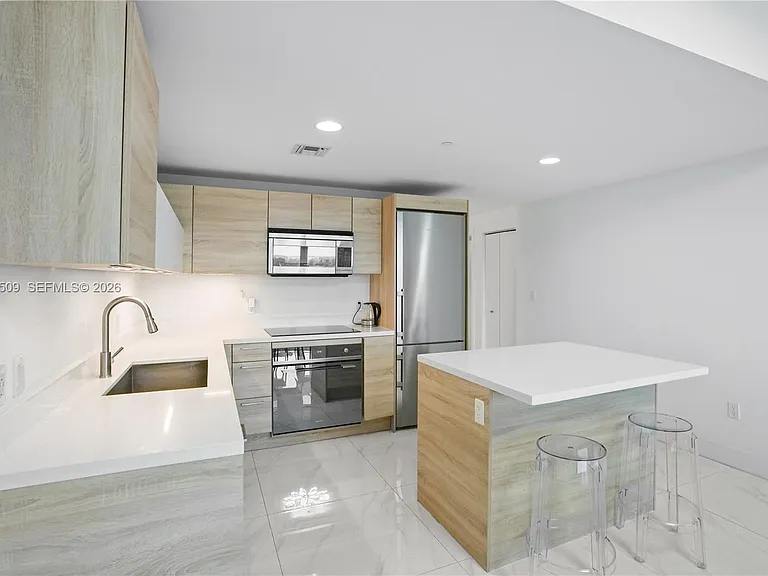 16385 NE Biscayne Blvd #1402 — Photo 7