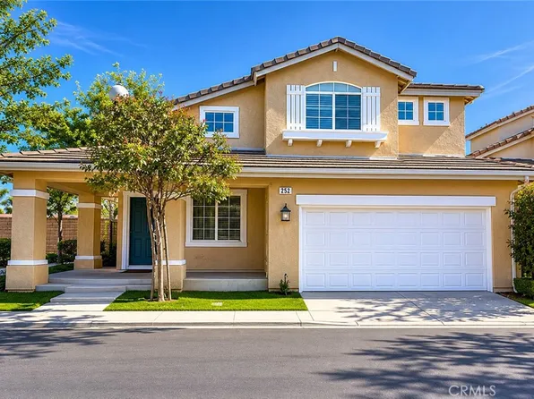 292 Edgemire Ln, Simi Valley, CA 93065