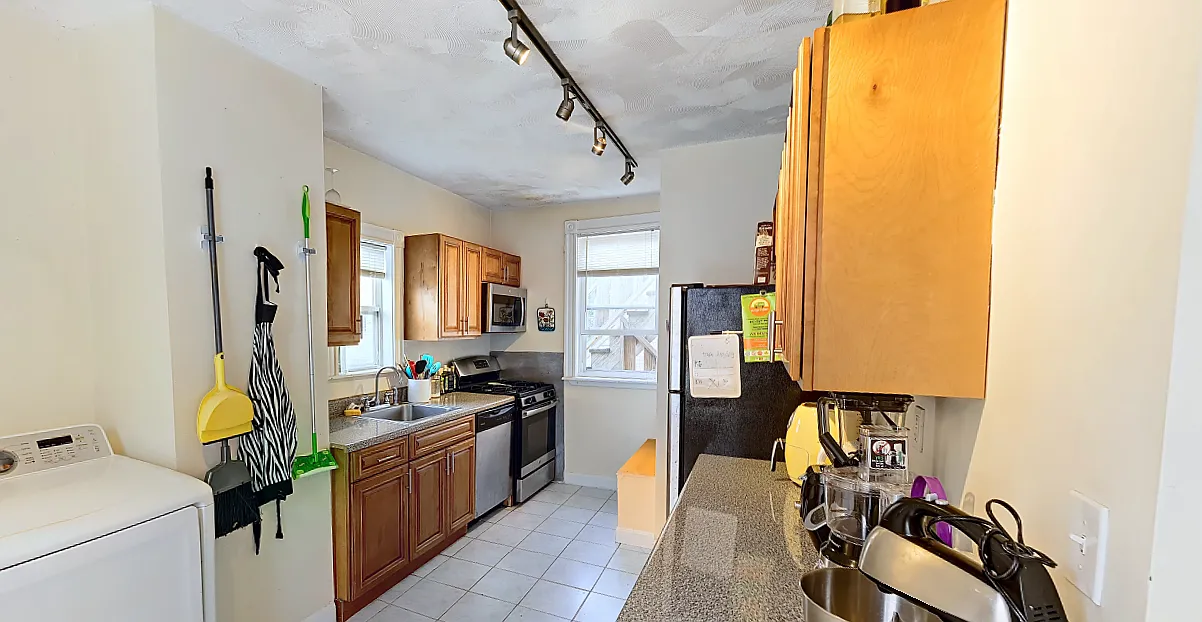 3 bed, 1200 sqft, $3,700 — Photo 3