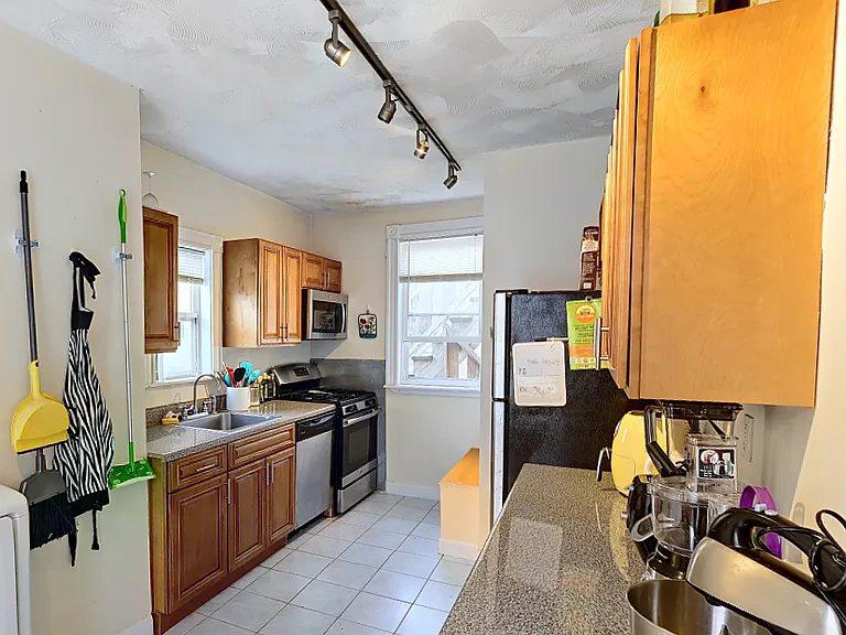 8 Lincoln St #2 — Photo 3