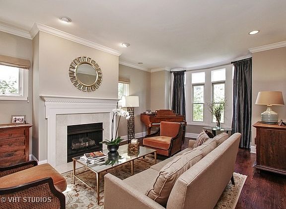 3rd image of 2459 W Bradley Pl