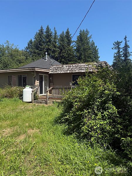 5th image of 13722 Center Road