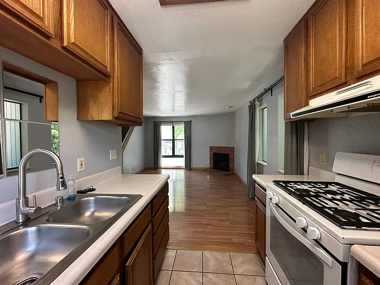109 S Sierra Madre Blvd — Photo 11