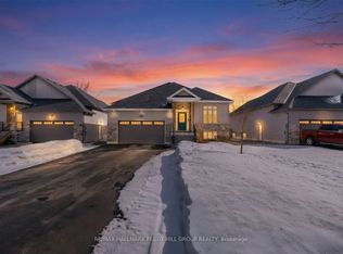 2967 Earl St, Innisfil, ON L9S 3E2