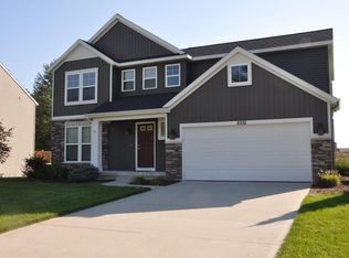 8352 Stonington Dr, Jenison, MI 49428