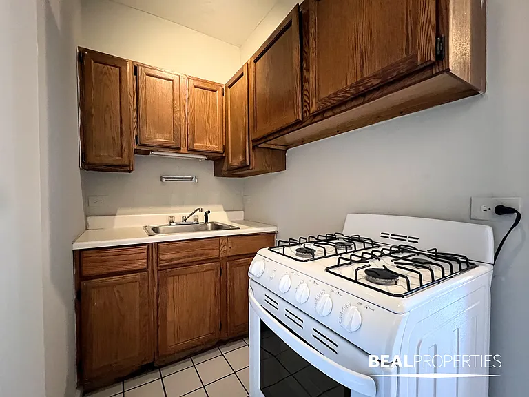 511 West Melrose — Photo 4