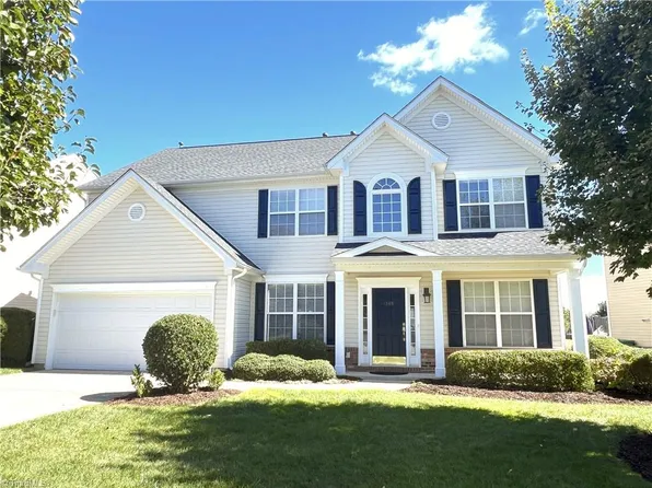 1349 Pondhaven Dr, High Point, NC 27265