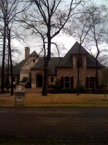 1st image of 216 Saint Andrews Dr E