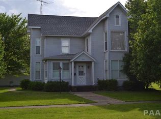 1011 Edward St, Henry, IL 61537