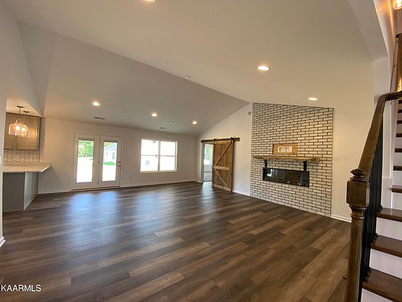 3rd image of 7642 Bailey Landing Ln