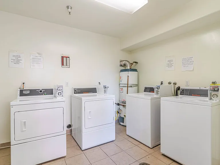 1466 Tamarind Ave #101 — Photo 15