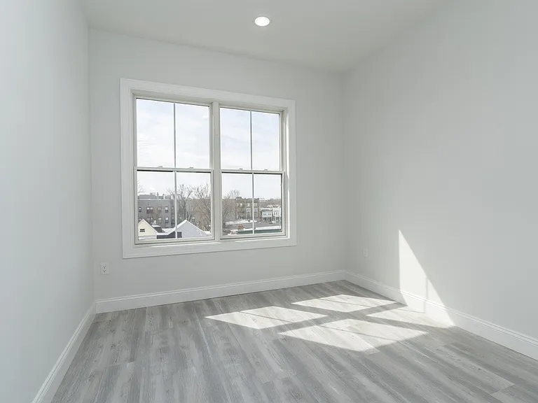 144 Bergen Ave #3D — Photo 7