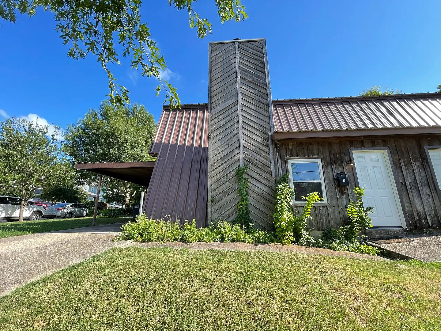 Affordable 2 bed in Arts District — Photo 2
