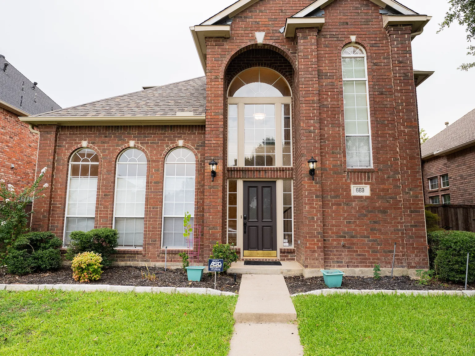 4 bed, 2628 sqft, $3,450 — Photo 3