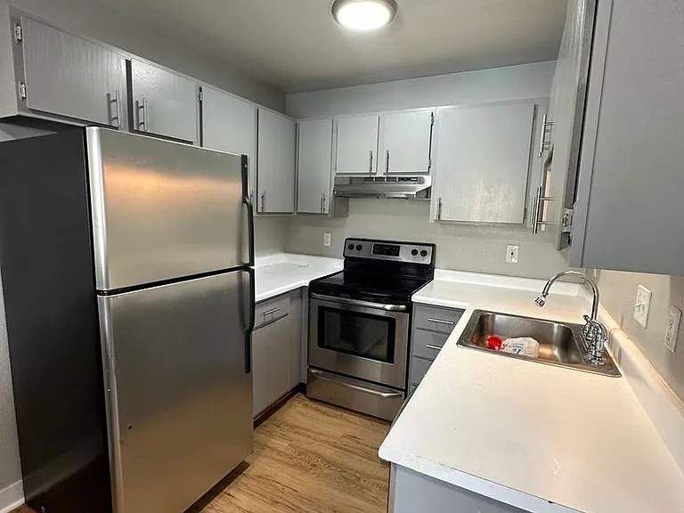 805 16th Street — Photo 3