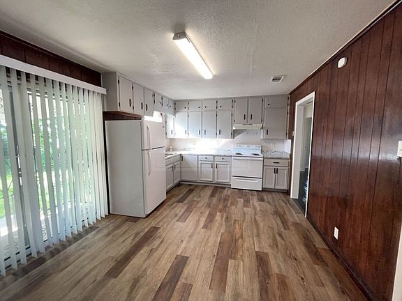 4th image of 908 Jefferis Ave