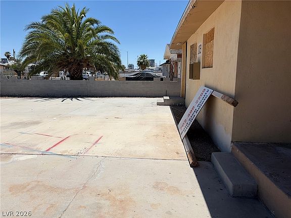 4th image of 1109 Cunningham Dr