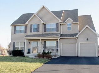 220 Fallowfield Dr, Leola, PA 17540