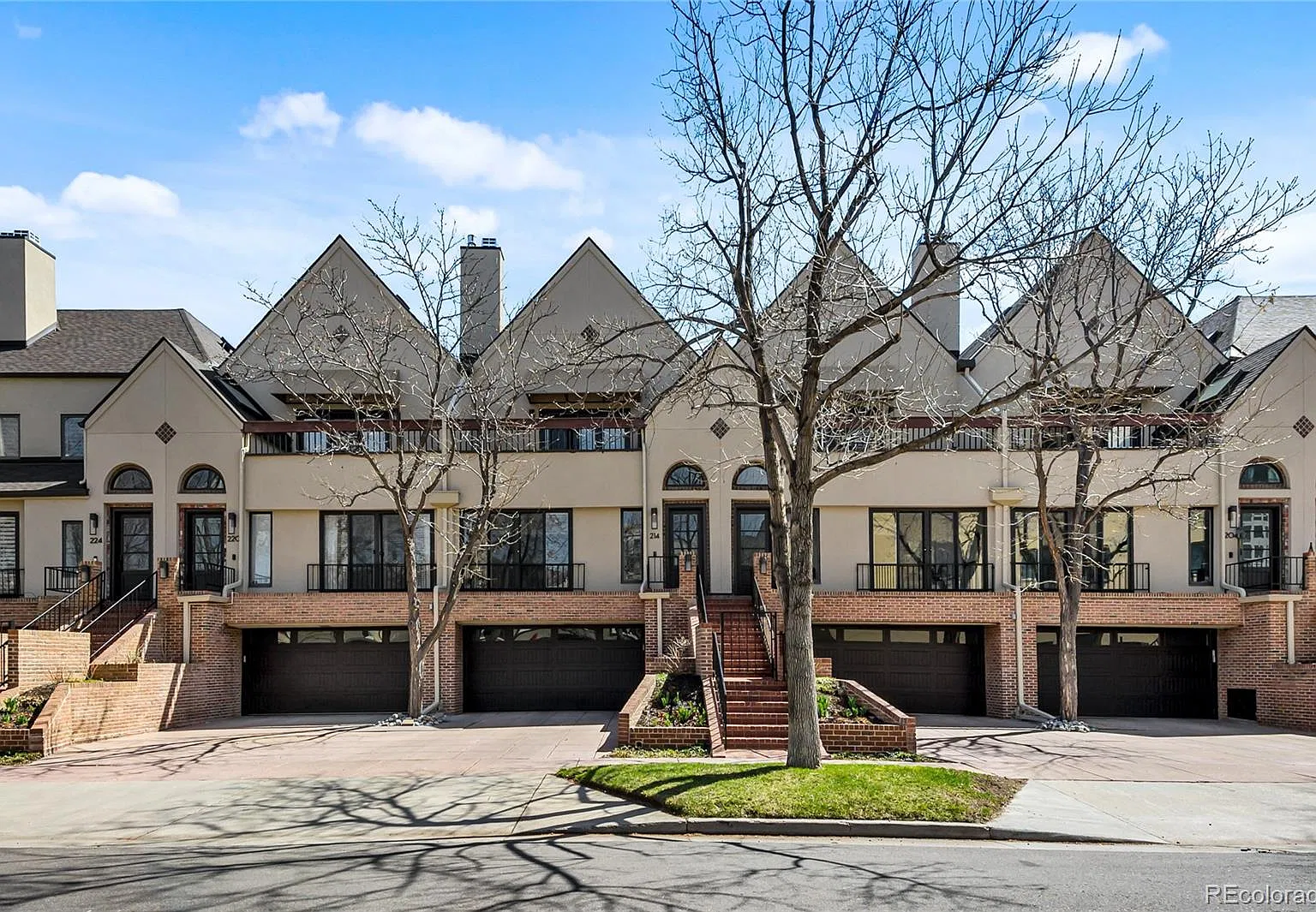 4 bed, 3.5 bath, 3212 sqft, $6,750 — Photo 1