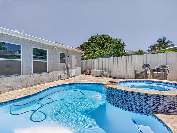 5th image of 650 NW 38th Place