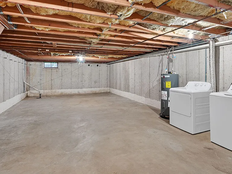 Waters Edge Apartments — Photo 35