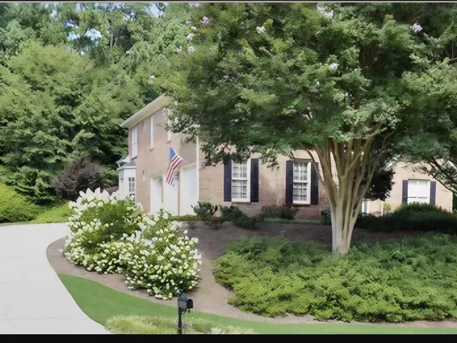 4 bed, 4.5 bath, 4397 sqft, $6,000 — Photo 2