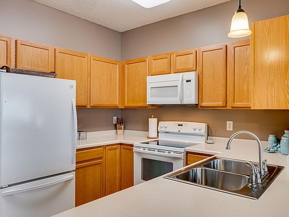 4th image of 657 Kingfisher Ln APT F