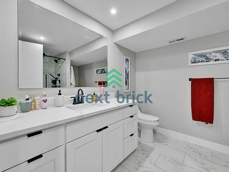 11810 NE 75th St — Photo 22